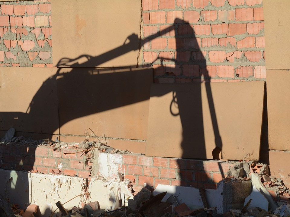Demolice má několik fází. Seznamte se s nimi