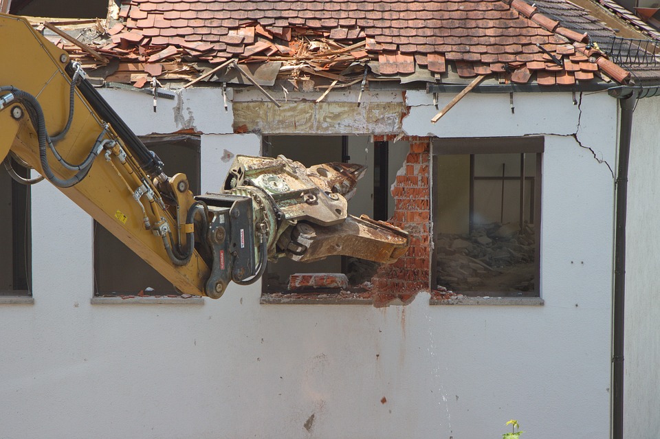 Jak probíhá demolice rodinného domu?